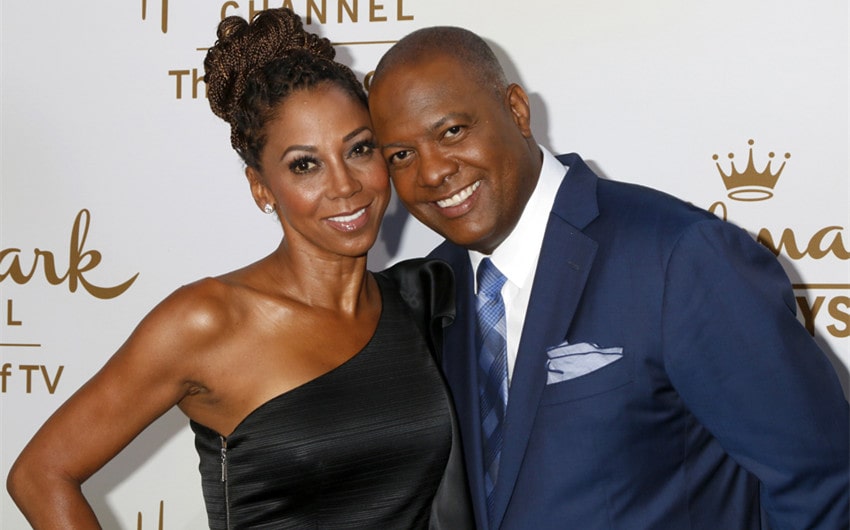 holly robinson husband