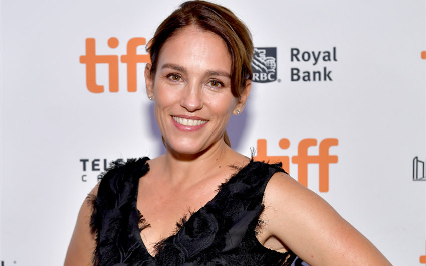 amy jo johnson husband